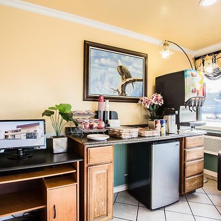 Budget Inn Of America Medford Bagian luar foto