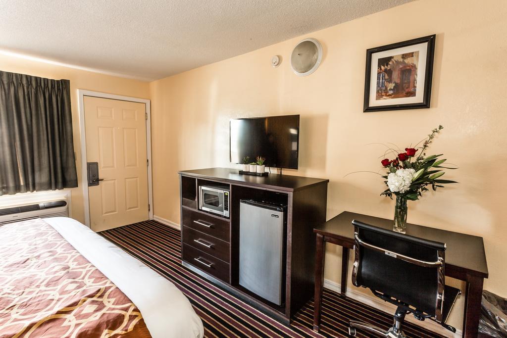 Budget Inn Of America Medford Bagian luar foto