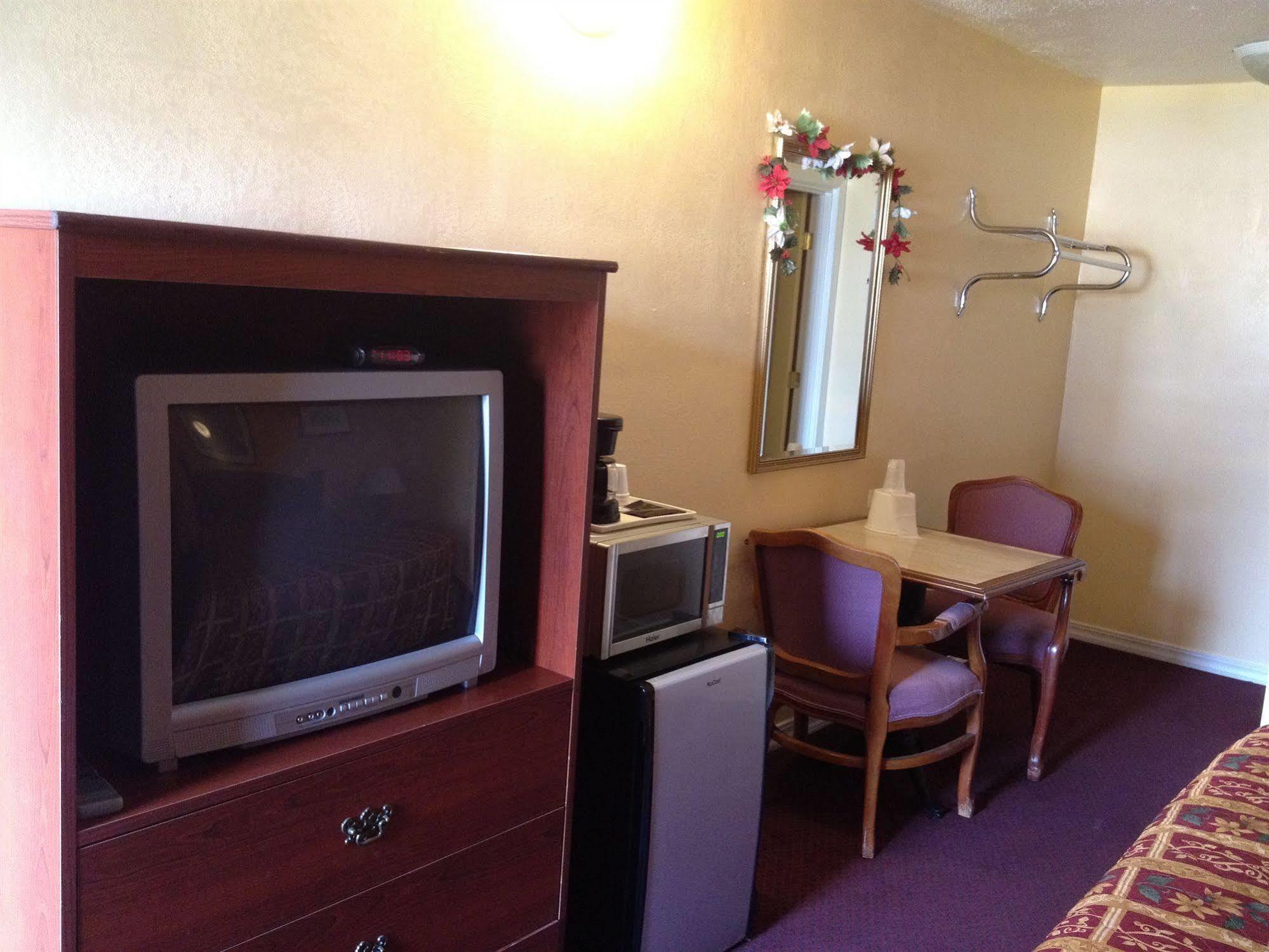 Budget Inn Of America Medford Bagian luar foto