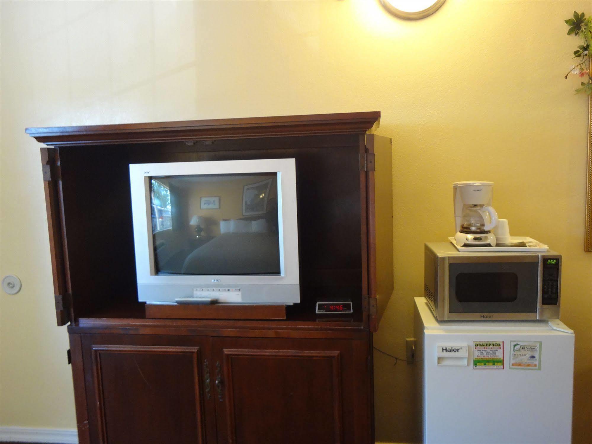 Budget Inn Of America Medford Bagian luar foto