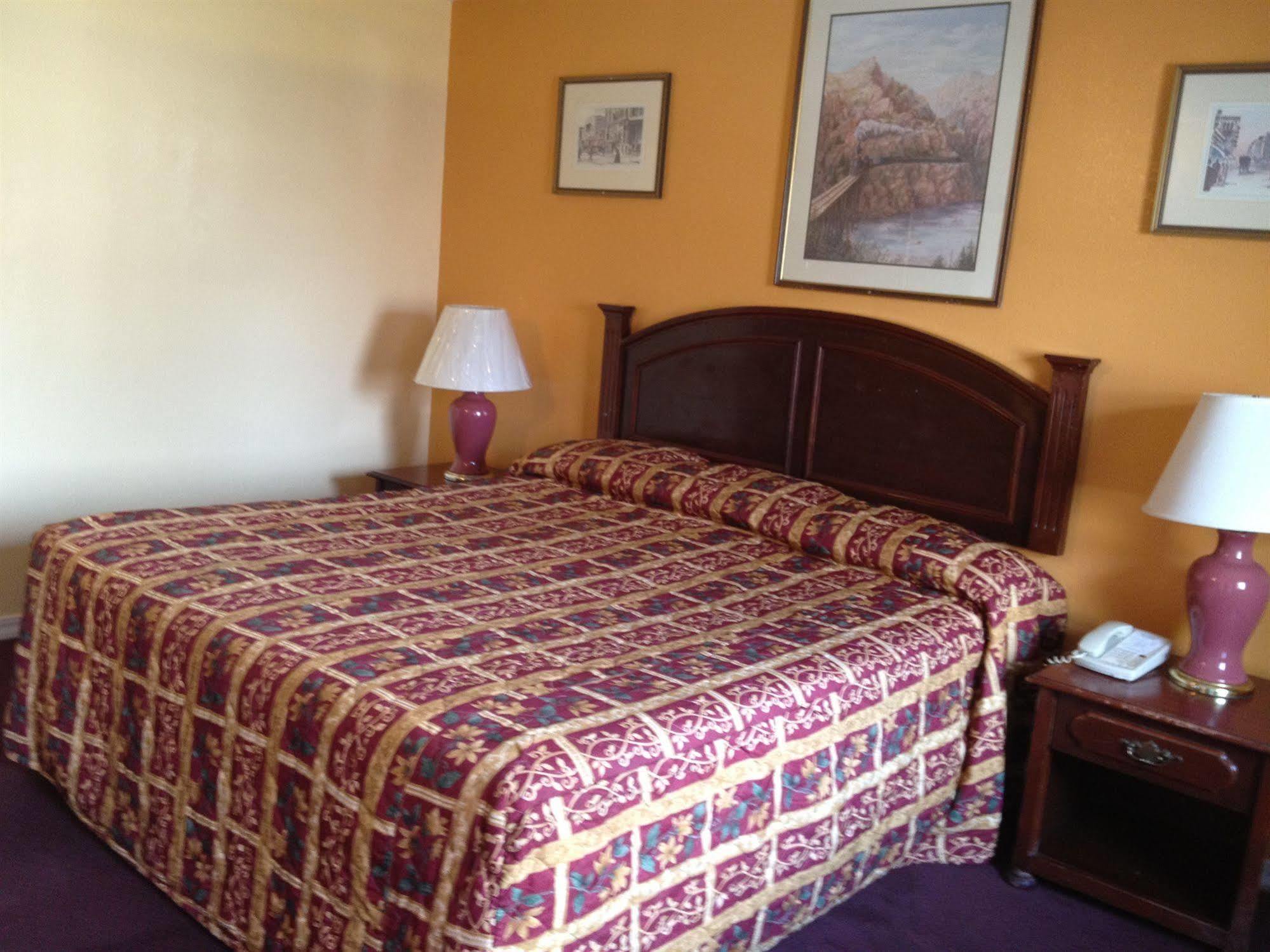 Budget Inn Of America Medford Bagian luar foto